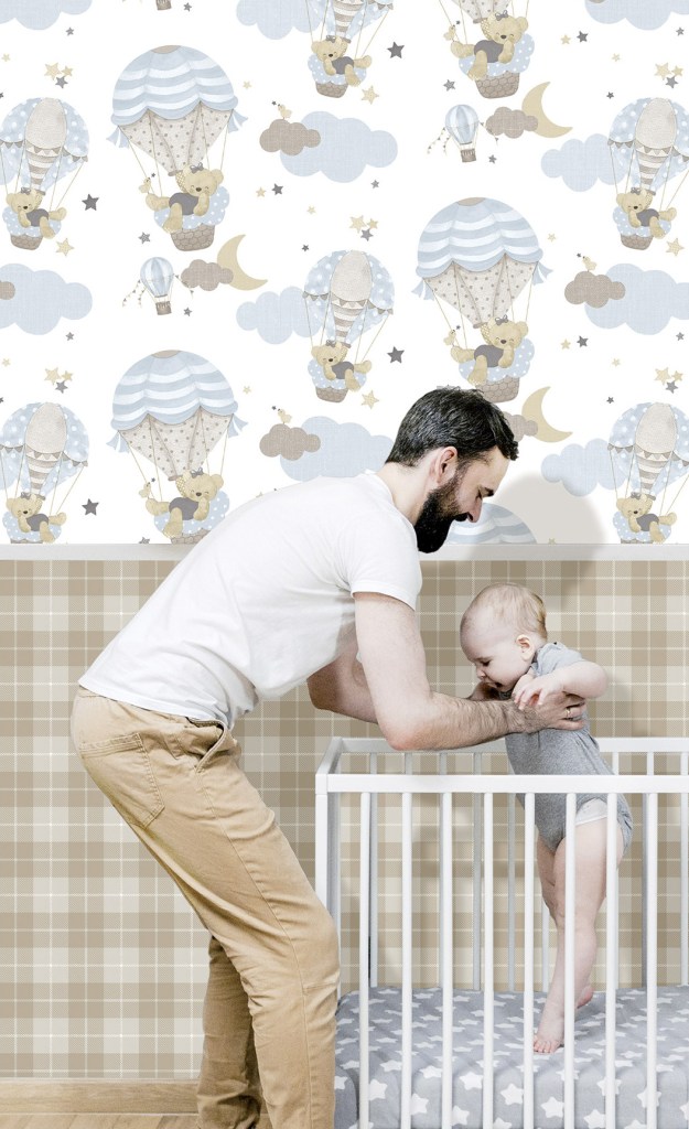 papel pintado infantil de ositos combinado con un cuadro escoces infantil en color beige